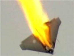 Xem vũ khí laser Mỹ bắn cháy máy bay